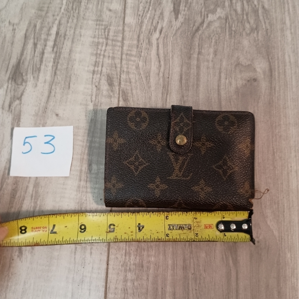 LOUIS VUITTON French Kisslock Wallet | Monogram - Picture 15 of 16